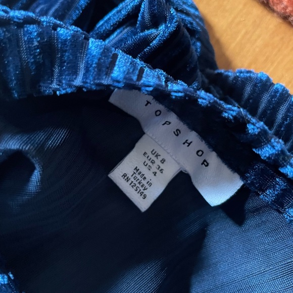 Women’s Top Shop Velvet Longsleeve Crop ( 4 ) - Picture 4 of 5